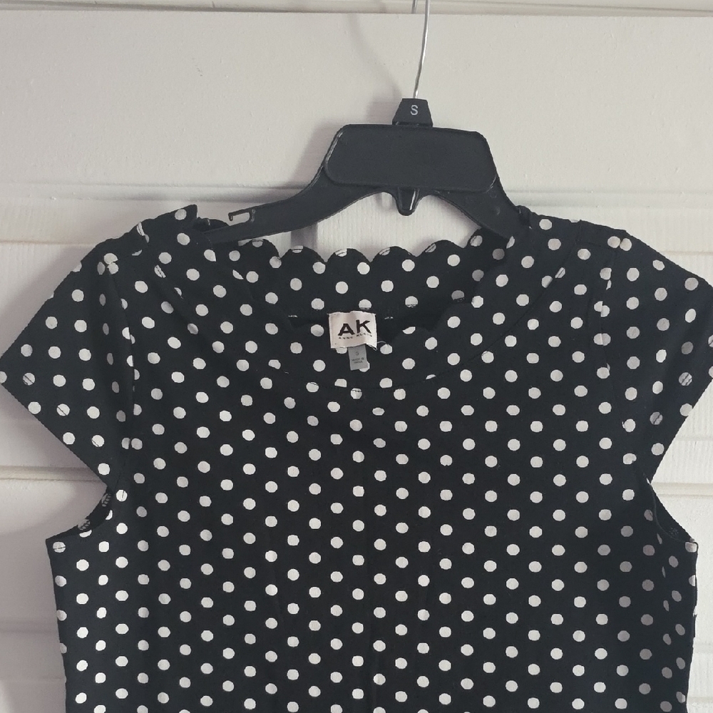Anne Klein Black and White Polka Dot Short Sleeve Top, NWT, Size Small. - Picture 3 of 11
